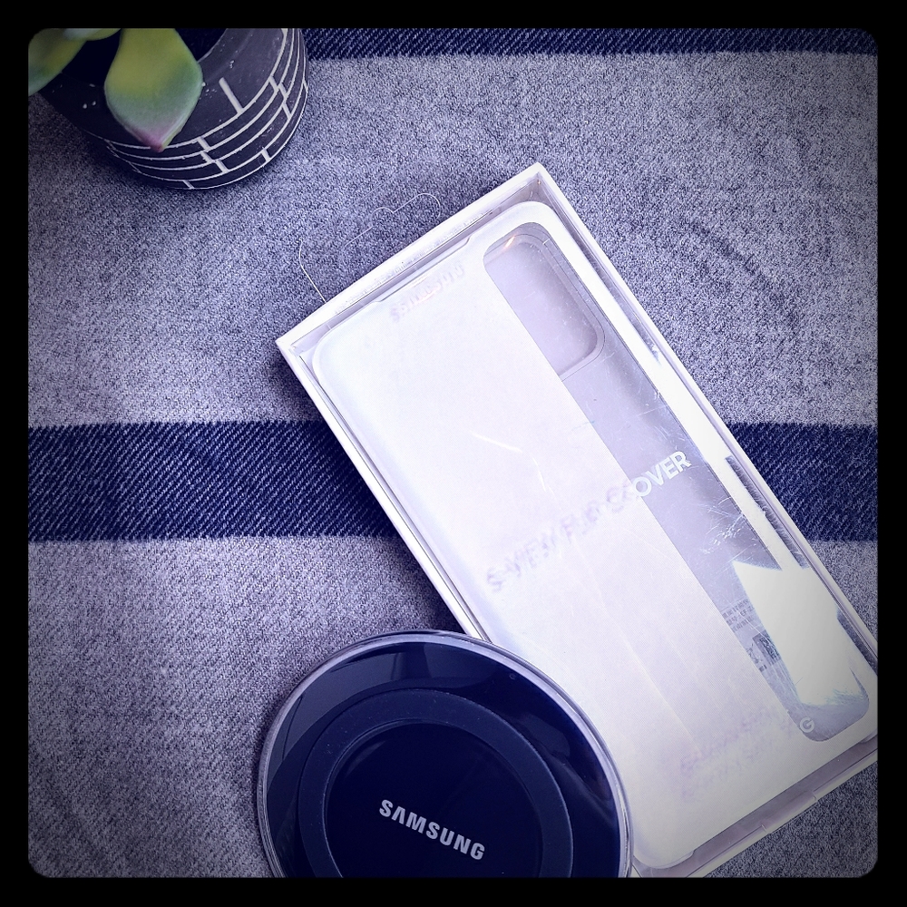 📞 NWT Samsung Galaxy S20+ S-View Flip Cover